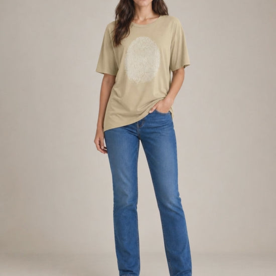 T-Shirt With Fingerprint Graphic - Beige Video
